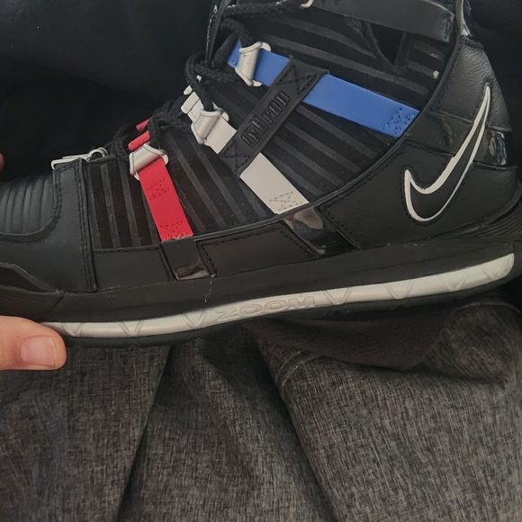 Lebron 3 - Picture 6 of 6